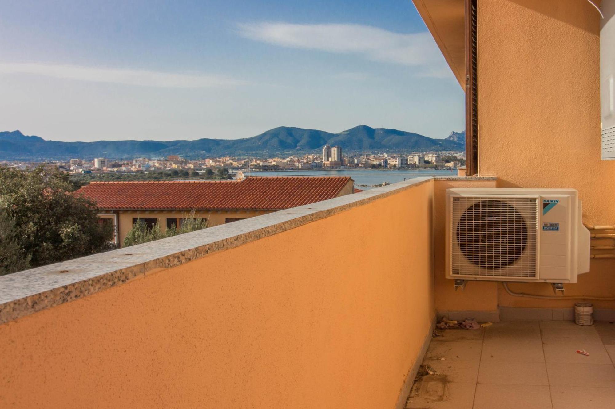 Oasis With Two Balconies! Appartamento